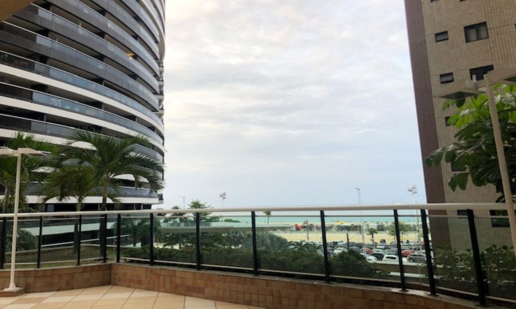 Apartamento com piscina no Meireles em Fortaleza